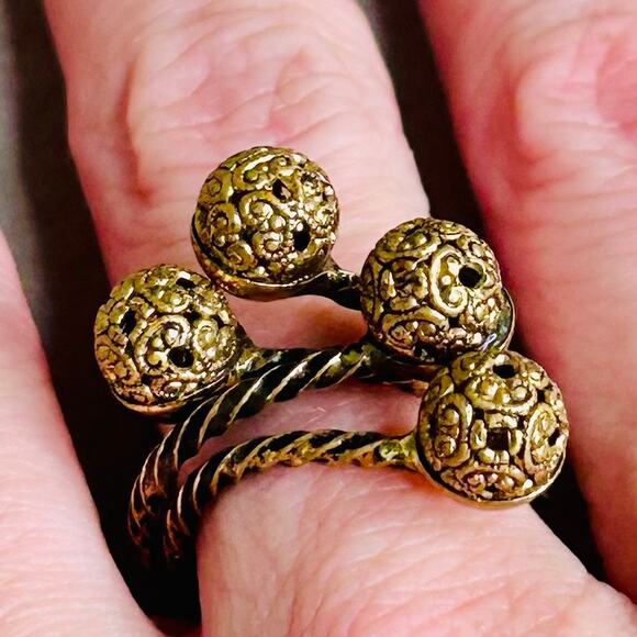 Vintage West Germany Mid Century Gold Tone Twisted Band Round Filigree Ring - Picture 1 of 7